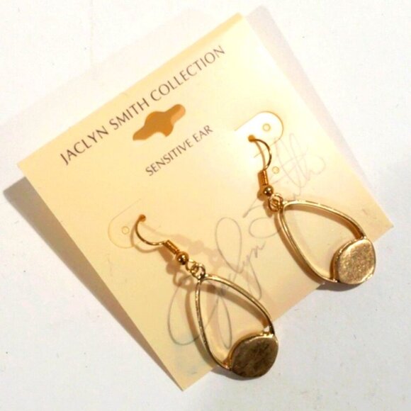 Elegant Gold tone Hoops Design Drop Earrings - Chic Women's Fashion Jewelry - Picture 3 of 9